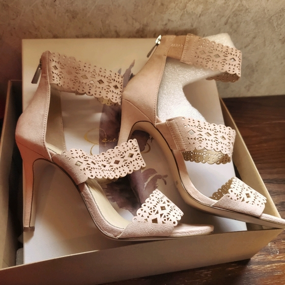 Suede 7.5 NWT J. Simpson Heels - Picture 1 of 13